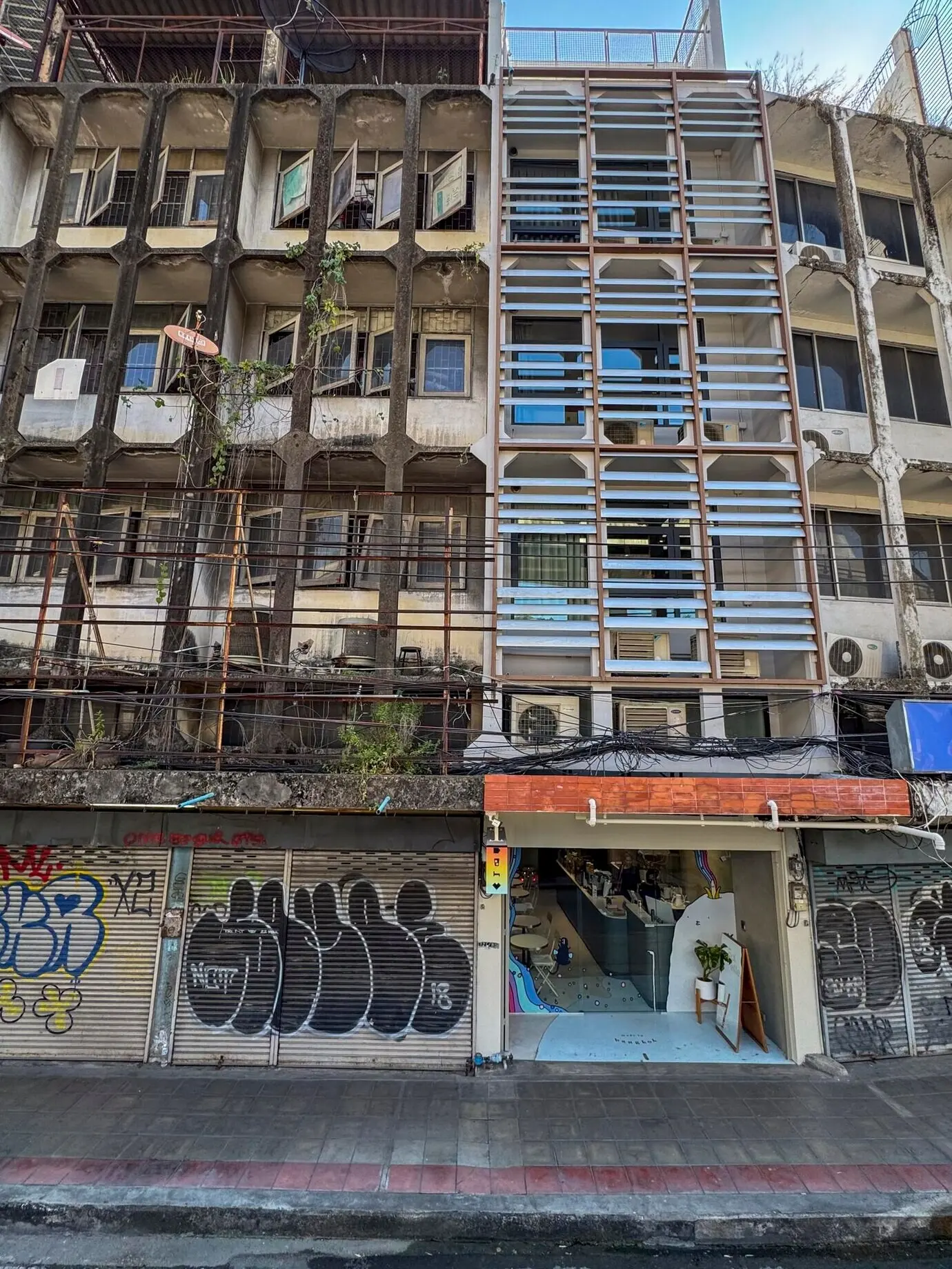 Bangkok, Thailand, 11. November 2024: Moderne und alte Architektur in Bangkok.